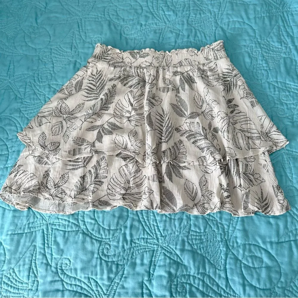 Paper Crane Green and Tan Leaf Print Women's Skirt Size Small